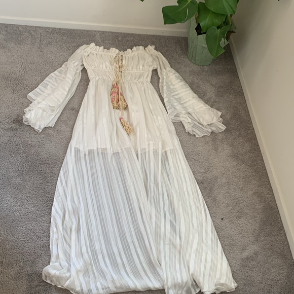 EUC VENUS BOHEMIAN MAXI DRESS - Picture 2 of 5